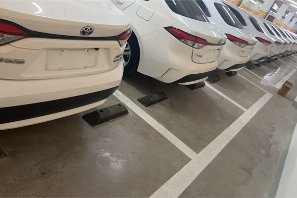 A batch of new cars in stock - Toyota Corolla 1.8L hybrid models manufactured in May 2022