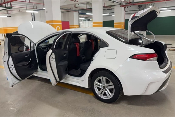 A batch of new cars in stock - Toyota Corolla 1.8L hybrid models manufactured in May 2022
