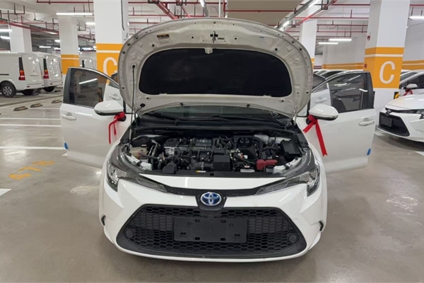 A batch of new cars in stock - Toyota Corolla 1.8L hybrid models manufactured in May 2022