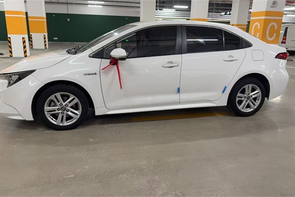 A batch of new cars in stock - Toyota Corolla 1.8L hybrid models manufactured in May 2022
