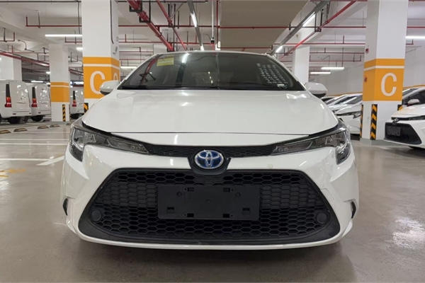 A batch of new cars in stock - Toyota Corolla 1.8L hybrid models manufactured in May 2022