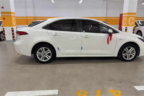 A batch of new cars in stock - Toyota Corolla 1.8L hybrid models manufactured in May 2022
