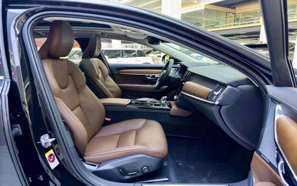 2019 VOLVO Volvo S90