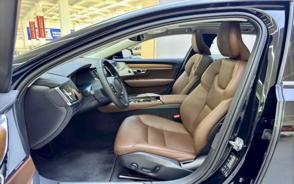2019 VOLVO Volvo S90