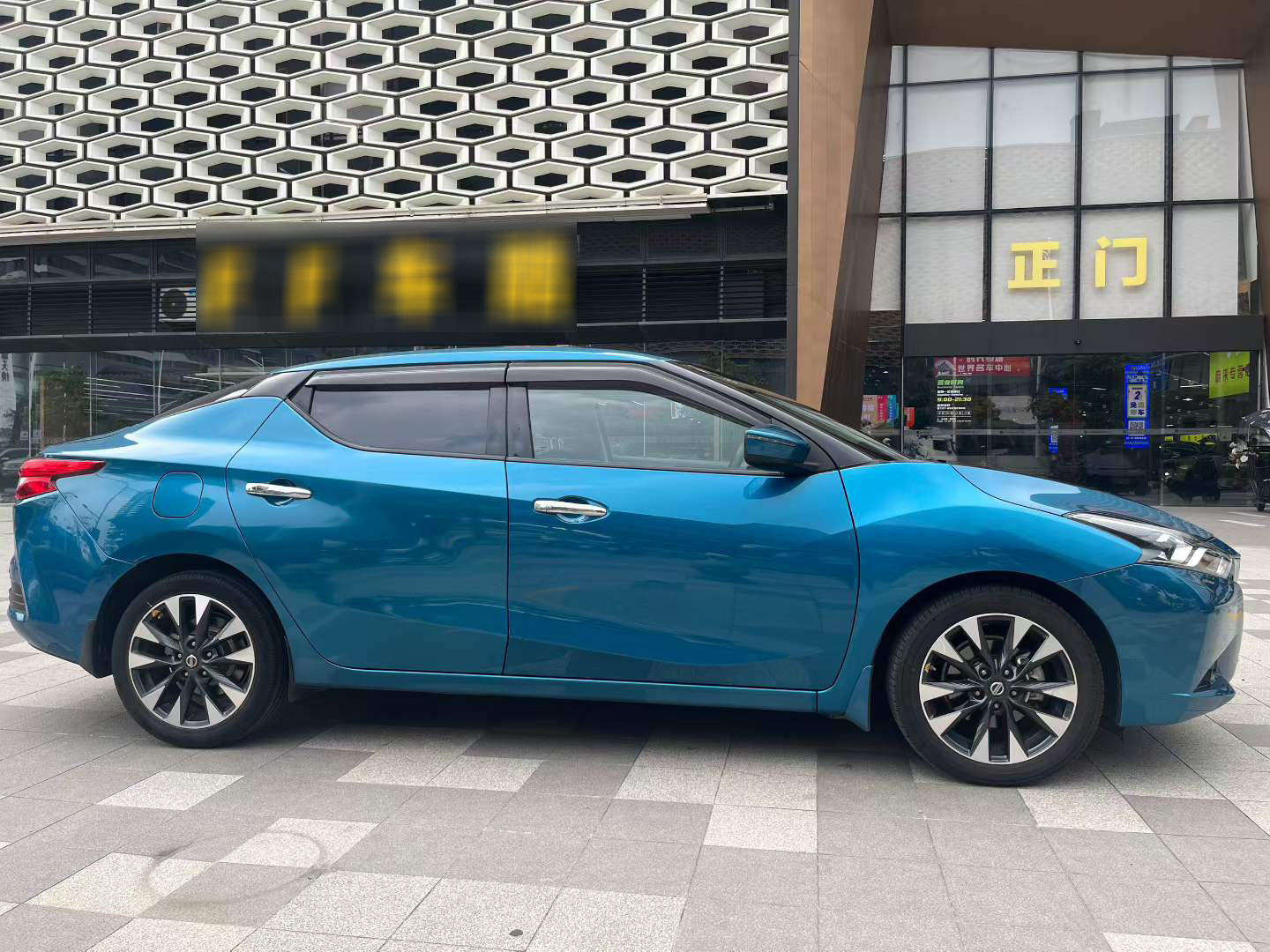 2016 NISSAN LANNIA