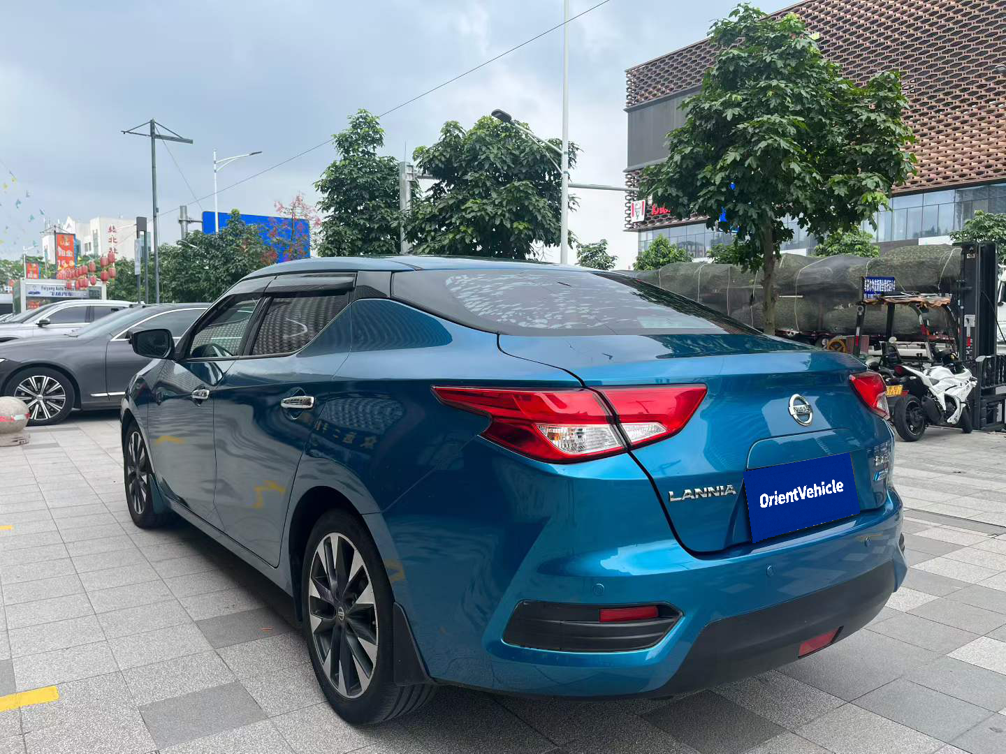 2016 NISSAN LANNIA