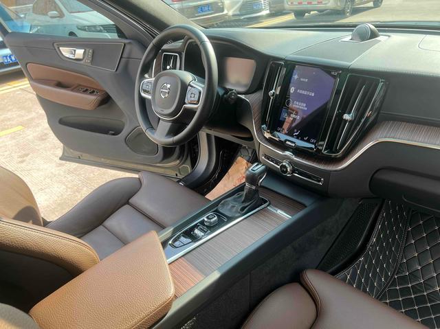 2020 VOLVO Volvo XC60