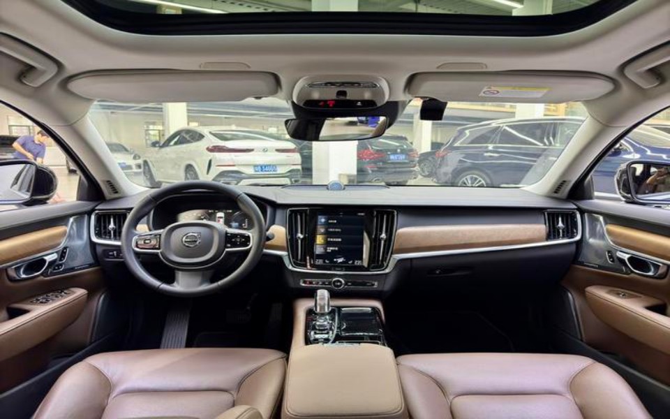 2019 VOLVO Volvo S90