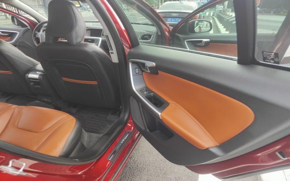 2016 VOLVO Volvo S60