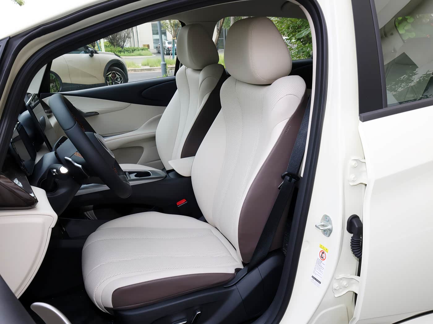 2025 BYD dolphin