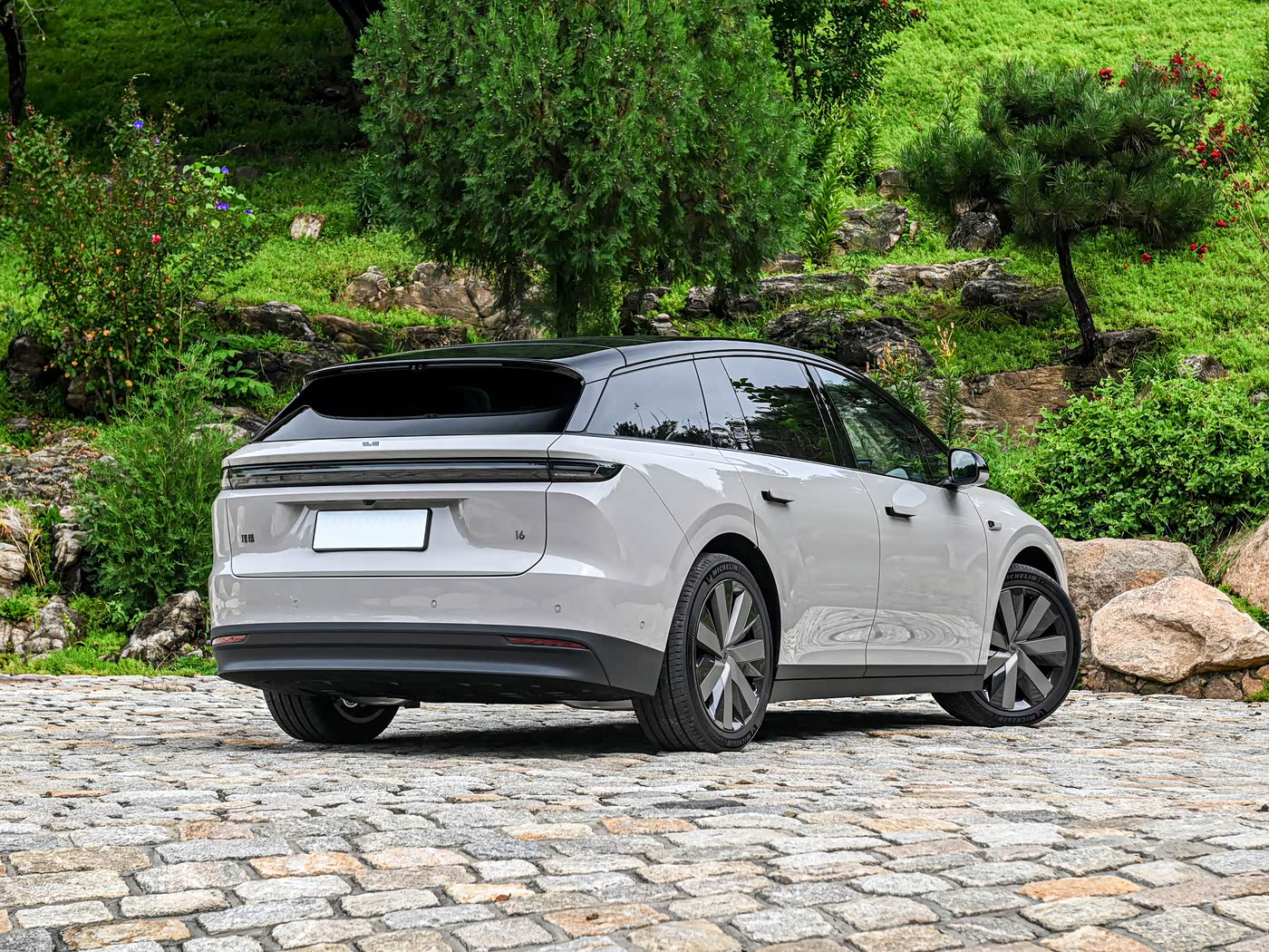 2025 Li Auto i6