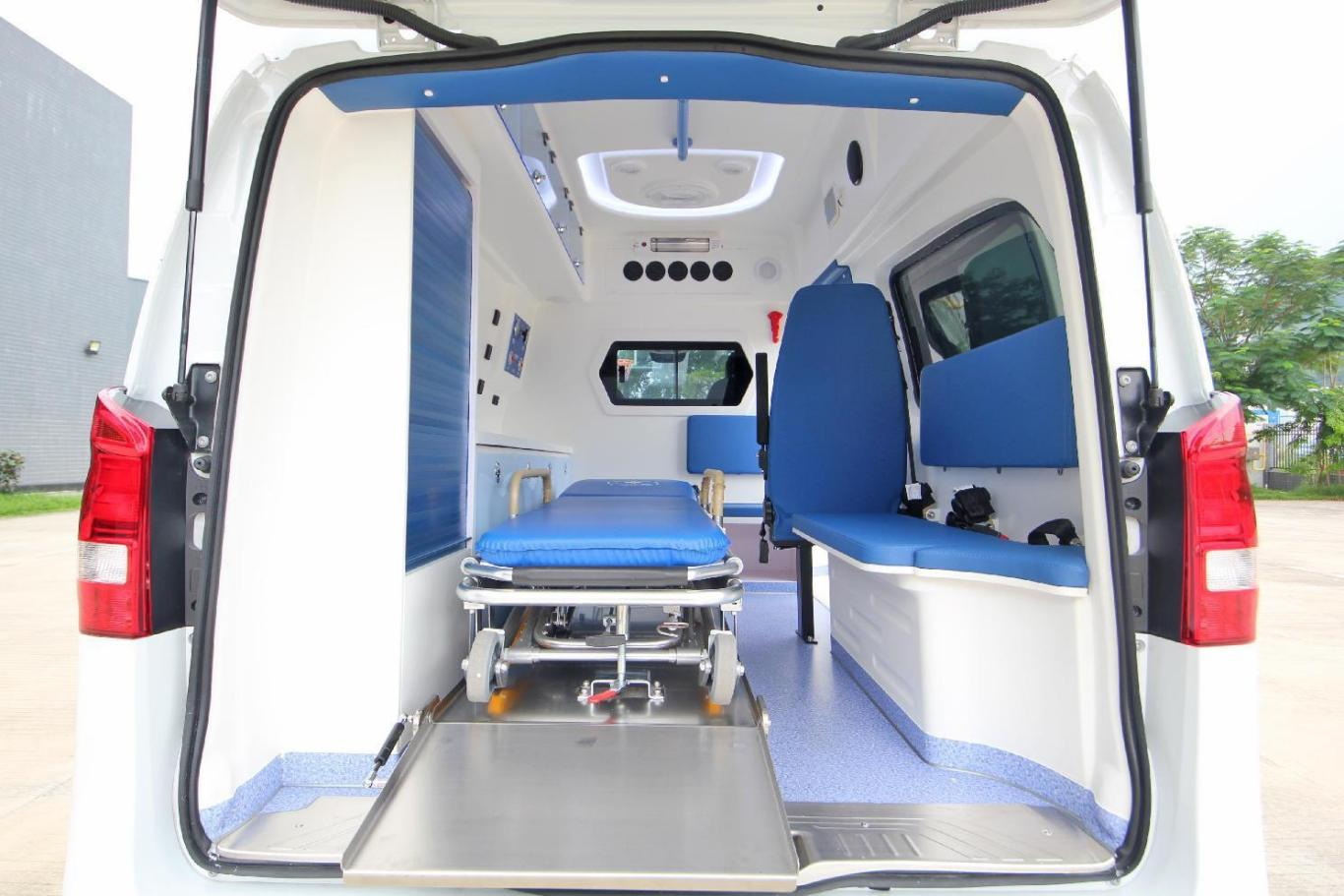 2025 BENZ Ambulance