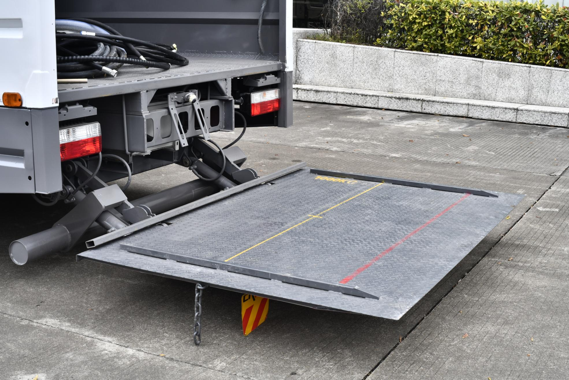 2025 Special Truck HA5080XTYBEV Electric Closed Barrel Garbage Truck