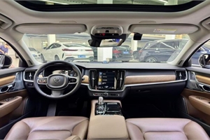 2019 VOLVO Volvo S90
